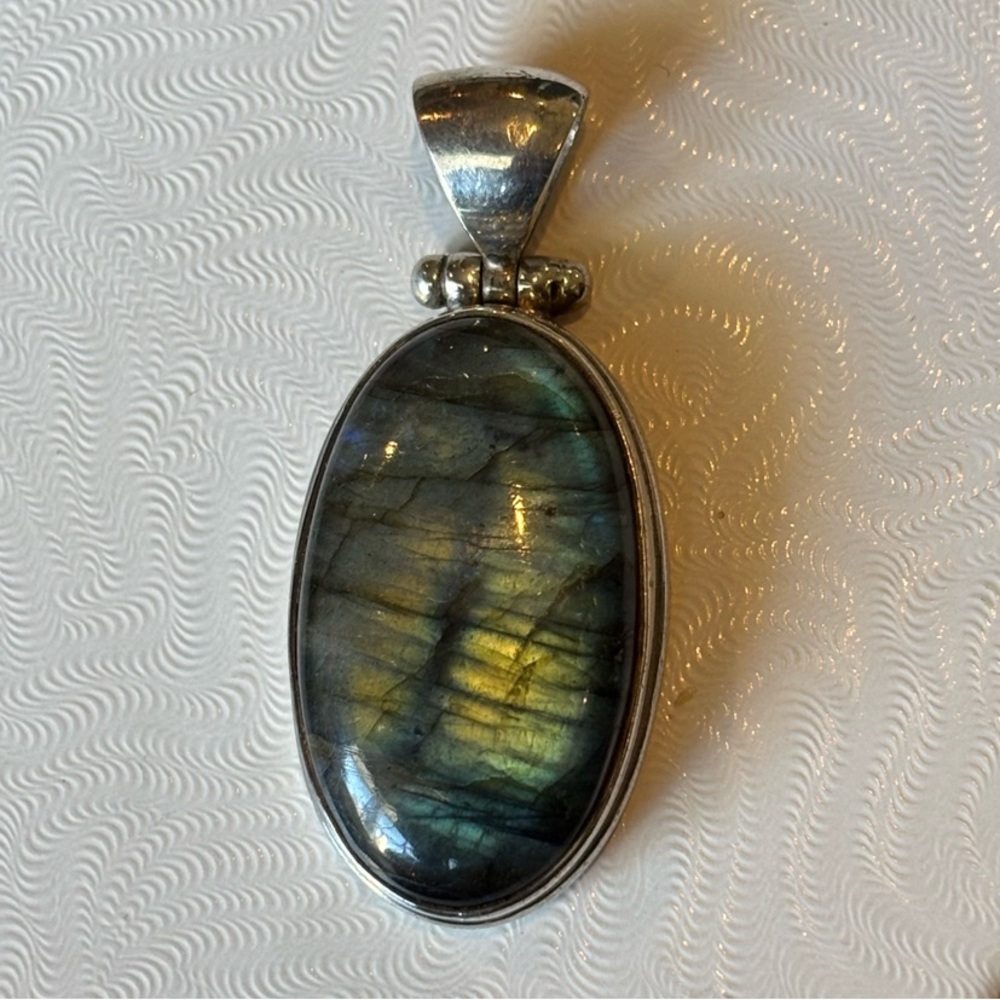 925ss pendant- Labradorite stone